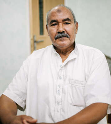 baby-boomer-man-sitting-2026-01-07-01-28-29-utc